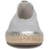 Lucky Brand Women’s Orena Flat Sandal(Silver Knit)